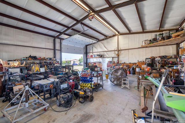 18434 Fm 471, Natalia, TX 78059