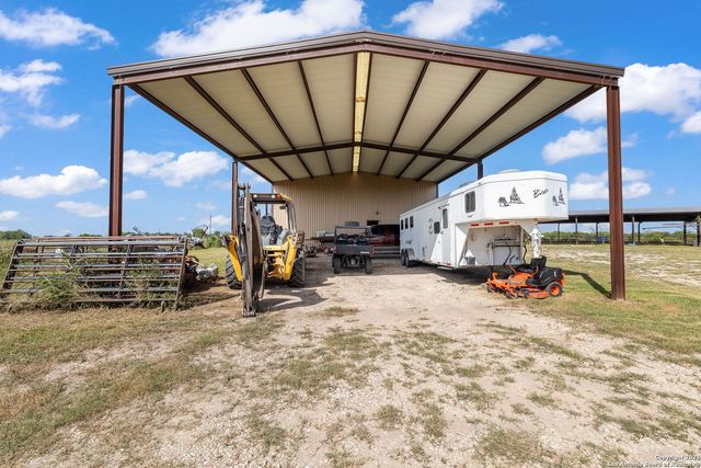 18434 Fm 471, Natalia, TX 78059