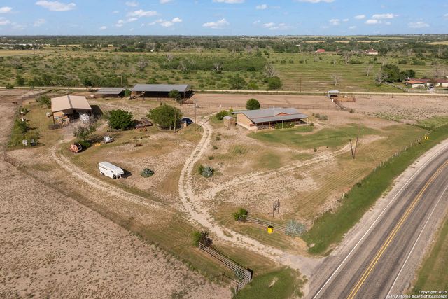 18434 Fm 471, Natalia, TX 78059