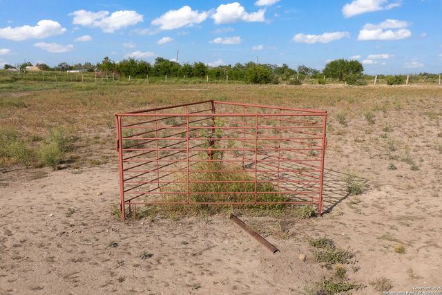 18434 Fm 471, Natalia, TX 78059