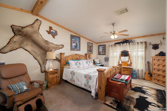 18434 Fm 471, Natalia, TX 78059