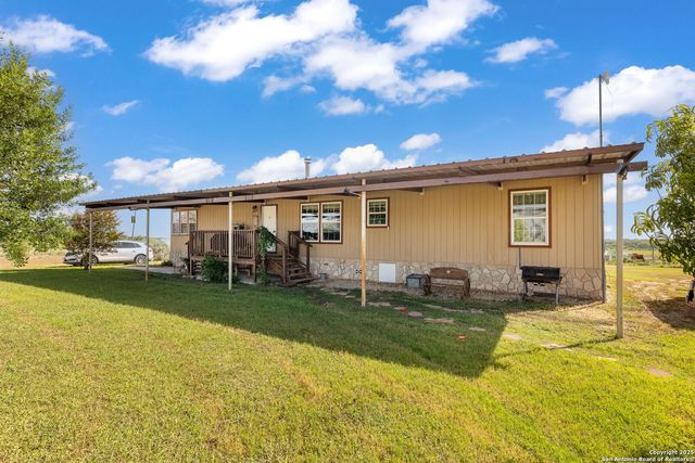 18434 Fm 471, Natalia, TX 78059