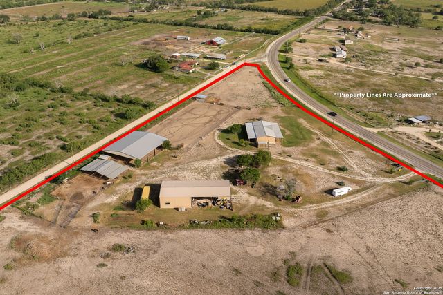 18434 Fm 471, Natalia, TX 78059