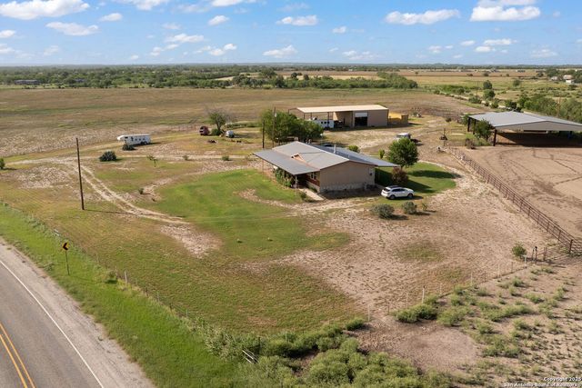18434 Fm 471, Natalia, TX 78059