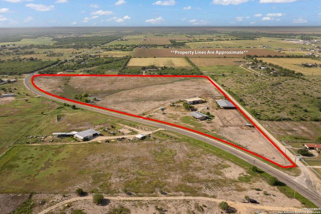 18434 Fm 471, Natalia, TX 78059