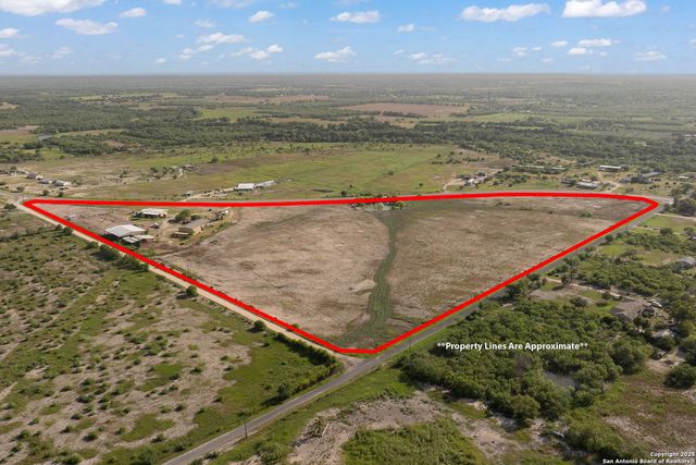 18434 Fm 471, Natalia, TX 78059