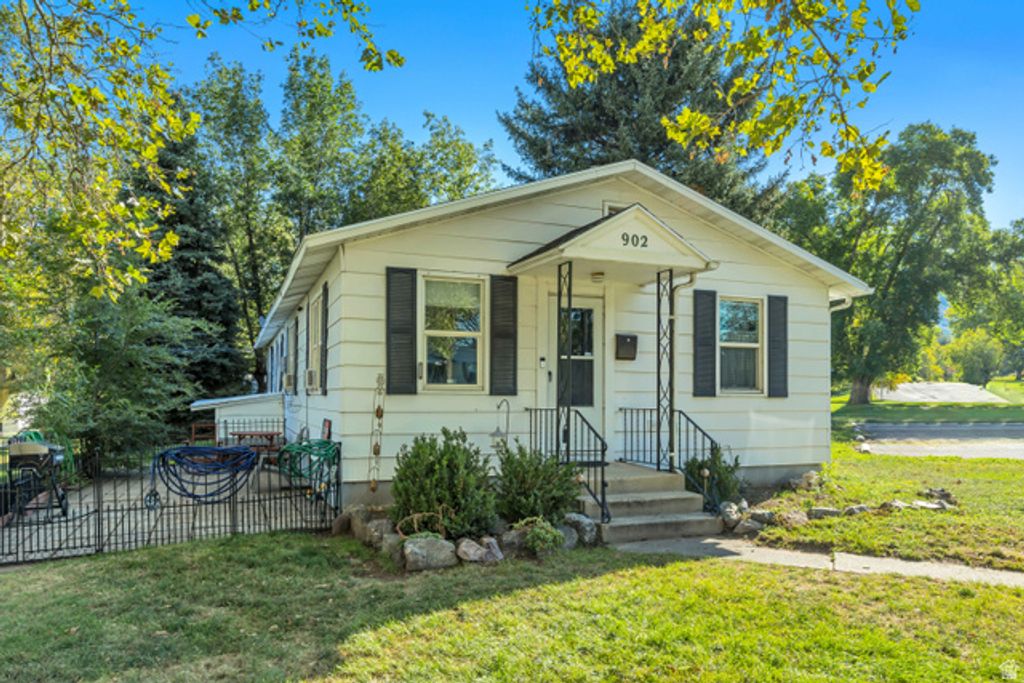 902 GRANDVIEW DR, Ogden, UT 84403 — photo 2
