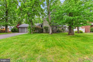 4 TAYLOR DR, New Brunswick, NJ 08901