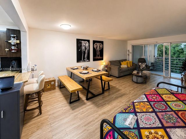 8421 Lagos De Campo Boulevard 309T, Tamarac, FL 33321