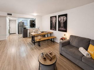 8421 Lagos De Campo Boulevard 309T, Tamarac, FL 33321