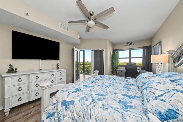 5408 EAGLES POINT CIRCLE 302, Sarasota, FL 34231