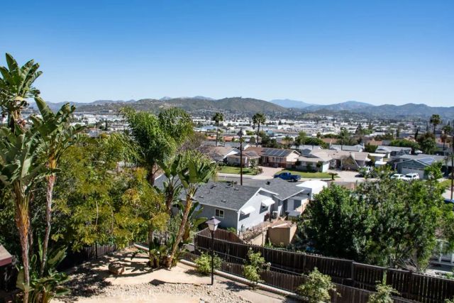 933 Eastside Rd, El Cajon, CA 92020