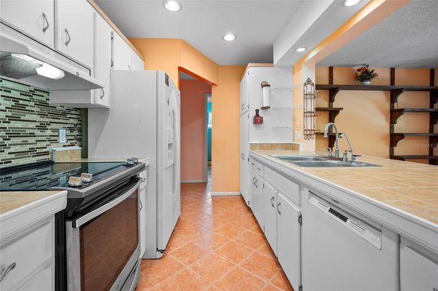 207 OBERLIN ROAD, Venice, FL 34293