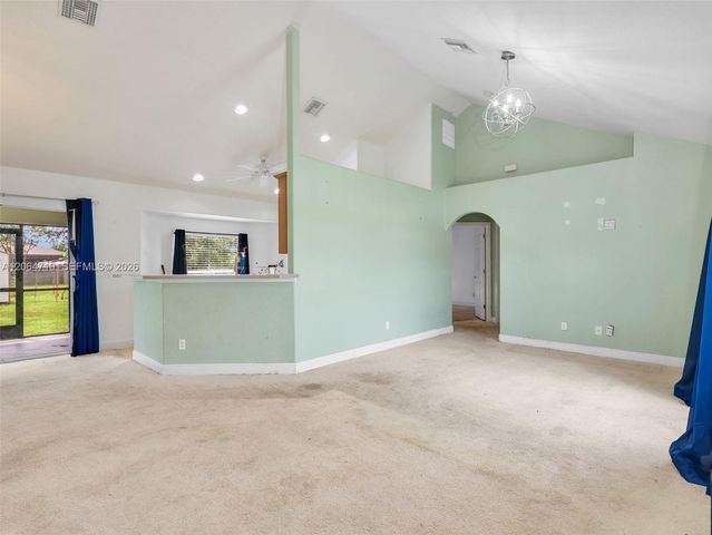 928 SE 5 Ct, Cape Coral, FL 33990