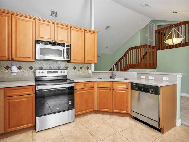 928 SE 5 Ct, Cape Coral, FL 33990