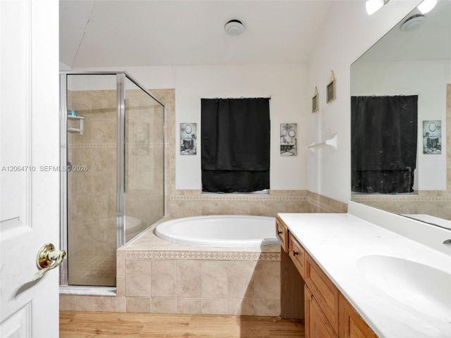 928 SE 5 Ct, Cape Coral, FL 33990