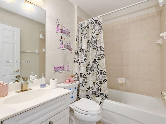 928 SE 5 Ct, Cape Coral, FL 33990