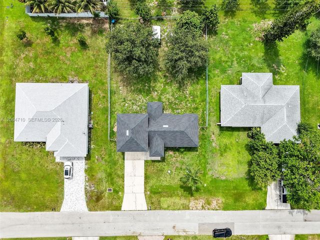 928 SE 5 Ct, Cape Coral, FL 33990