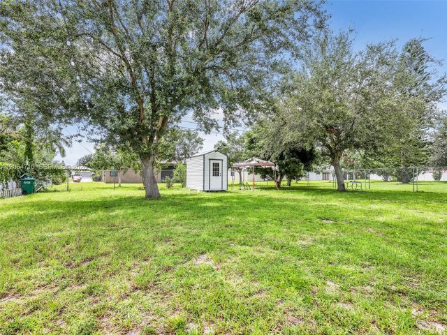 928 SE 5 Ct, Cape Coral, FL 33990