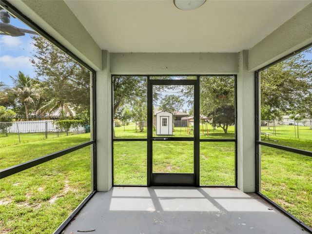 928 SE 5 Ct, Cape Coral, FL 33990
