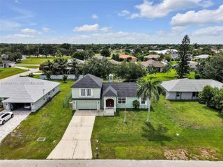 928 SE 5 Ct, Cape Coral, FL 33990