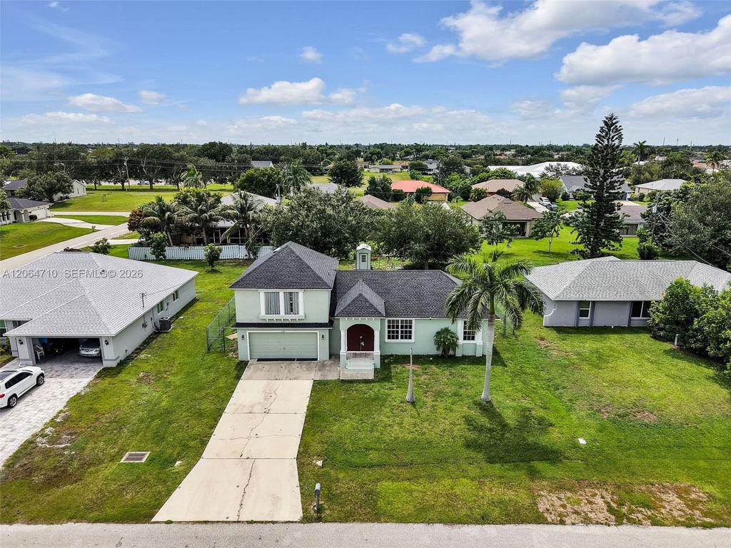 928 SE 5 Ct, Cape Coral, FL 33990