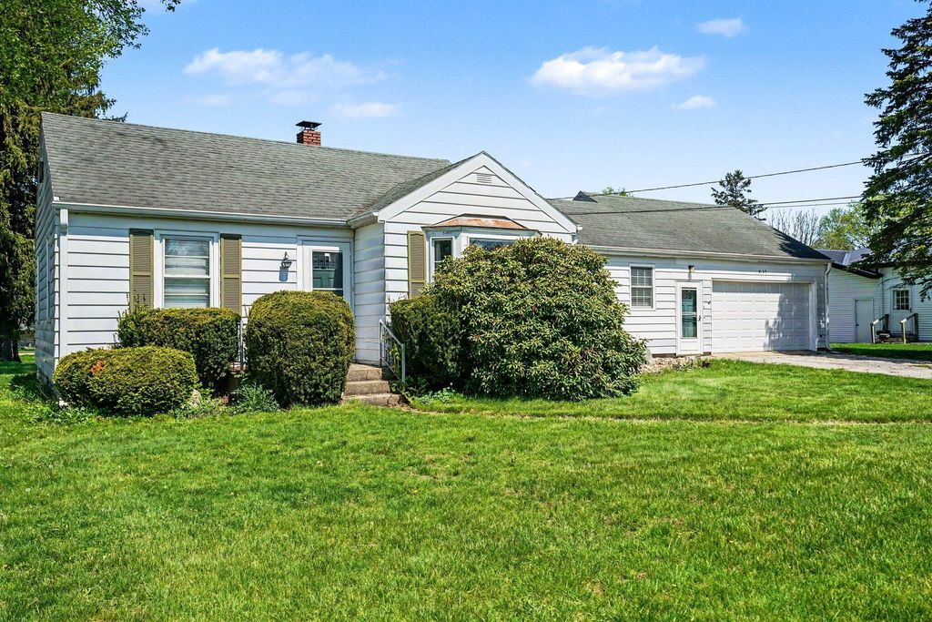 109 W Walker Street, Rolling Prairie, IN 46371