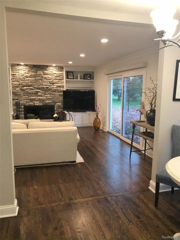 6858 Post Oak Drive, West Bloomfield Charter Township, MI 48322