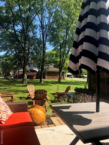 6858 Post Oak Drive, West Bloomfield Charter Township, MI 48322