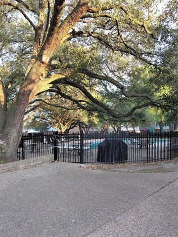 13150 Trail Hollow, Houston, TX 77079