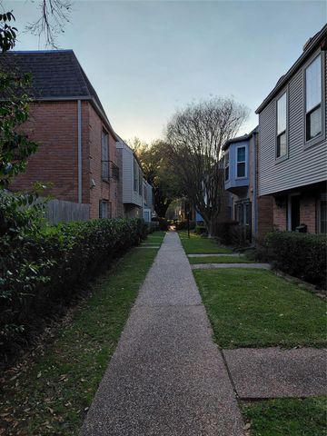 13150 Trail Hollow, Houston, TX 77079