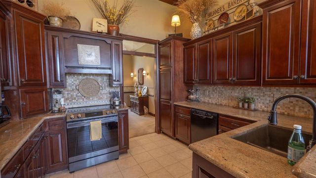 N4655 QUINTESSENCE COURT, New London, WI 54961