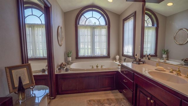 N4655 QUINTESSENCE COURT, New London, WI 54961