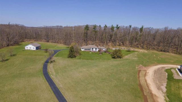 N4655 QUINTESSENCE COURT, New London, WI 54961