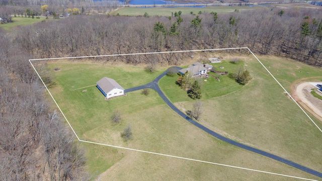 N4655 QUINTESSENCE COURT, New London, WI 54961