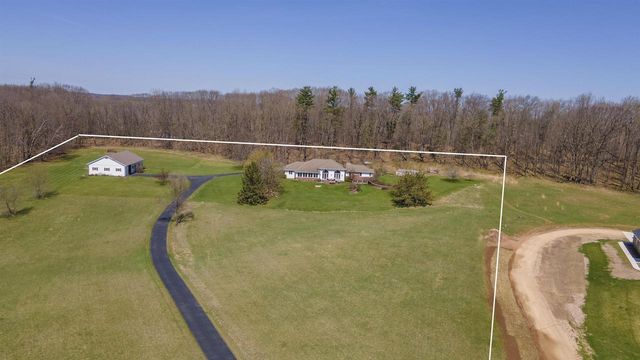 N4655 QUINTESSENCE COURT, New London, WI 54961