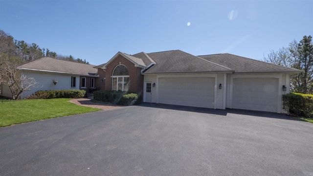 N4655 QUINTESSENCE COURT, New London, WI 54961