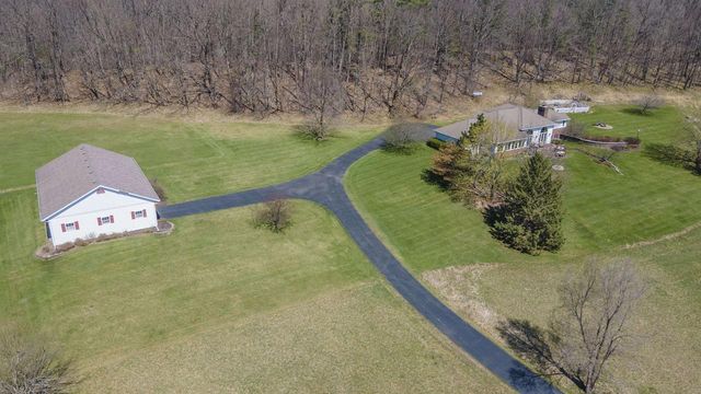 N4655 QUINTESSENCE COURT, New London, WI 54961