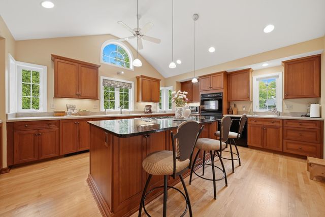 41 Nottingham Drive, Nashua, NH 03062