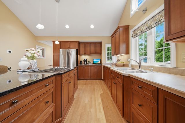 41 Nottingham Drive, Nashua, NH 03062