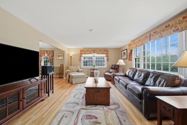41 Nottingham Drive, Nashua, NH 03062