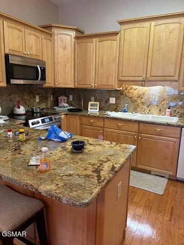 323 PAINE LAKE DRIVE, Sevierville, TN 37862