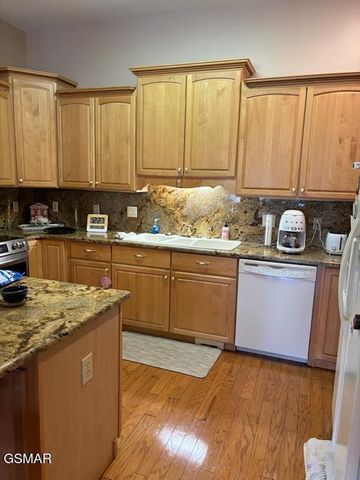 323 PAINE LAKE DRIVE, Sevierville, TN 37862