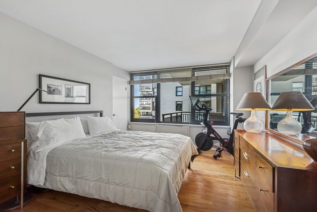 3440 N Lake Shore Drive 8C, Chicago, IL 60657