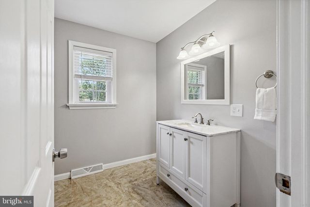 677 OLD PORTER RD, Bear, DE 19701