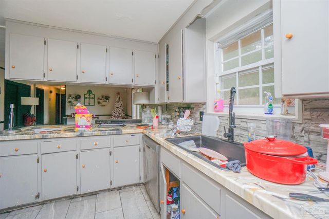 6401 Myrtle Hill Cir, Pensacola, FL 32506