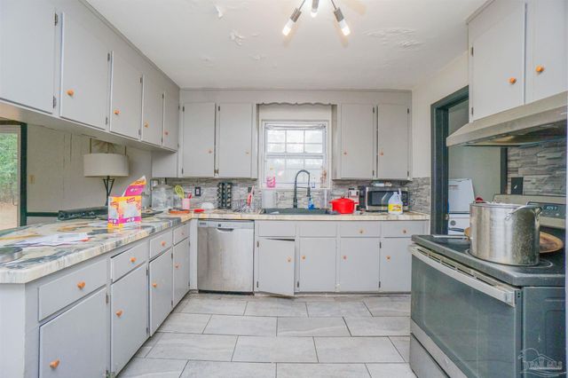 6401 Myrtle Hill Cir, Pensacola, FL 32506