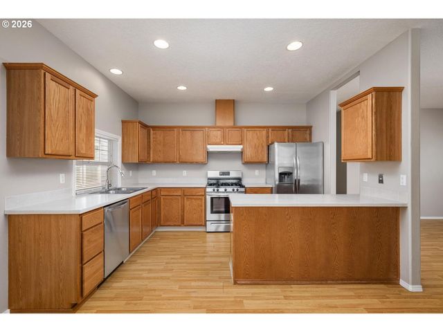 730 Ne PACIFIC Dr, Fairview, OR 97024