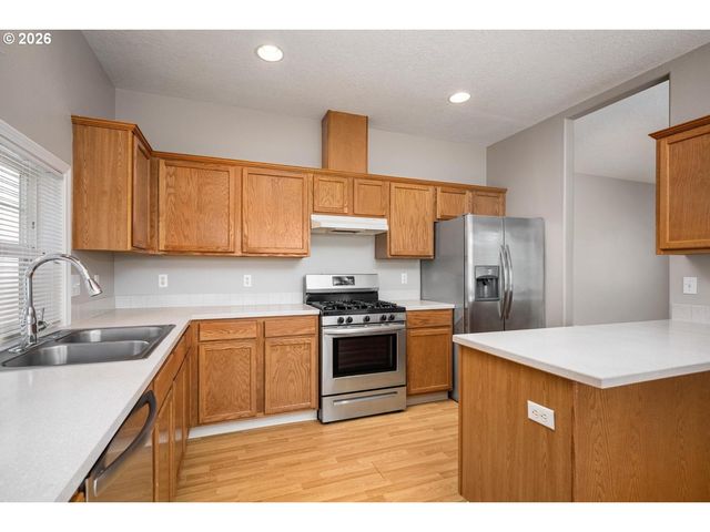 730 Ne PACIFIC Dr, Fairview, OR 97024