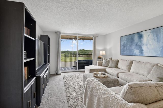 3001 W Rolling Hills Circle 501, Davie, FL 33328